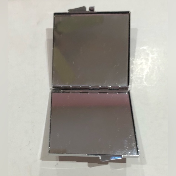 LAS VEGAS  "I'm Fabulous" Square Double sided Compact Mirror size 2.5x2.5  NWT - Picture 4 of 4